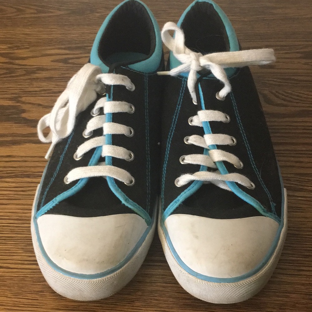Guess low top sneakers